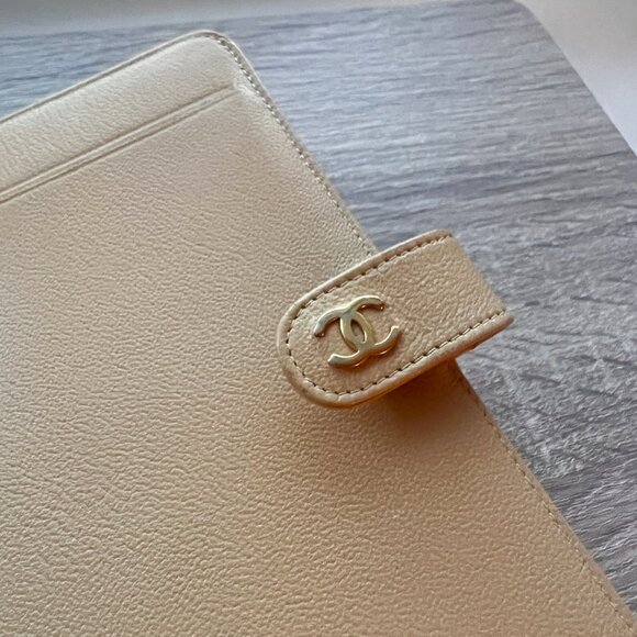 Beige Chanel Classic MM Agenda Cover Planner Notebook Cover - Pre-owned - Picture 3 of 6